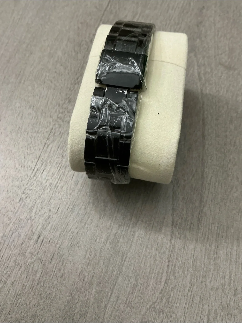 Black and Gold Men's Wristwatch with Date Window
